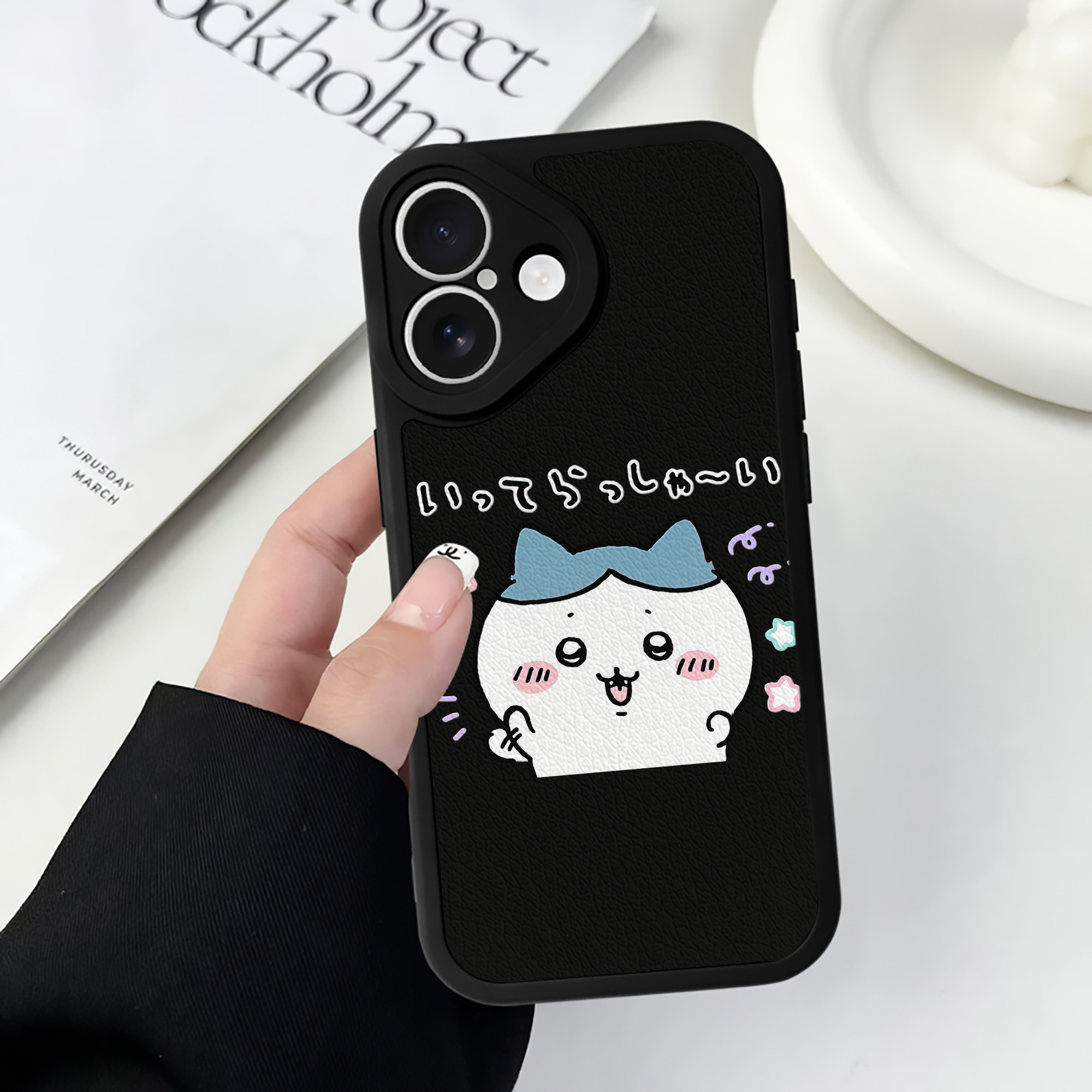 （画像用） ちいかわ ハチワレ Chii-kawa hachiware 【iPhone 16シリーズ対応】シリコンスマホケース（レザー調） 材質：シリコン